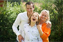 Lachend gezin Bart Goethals